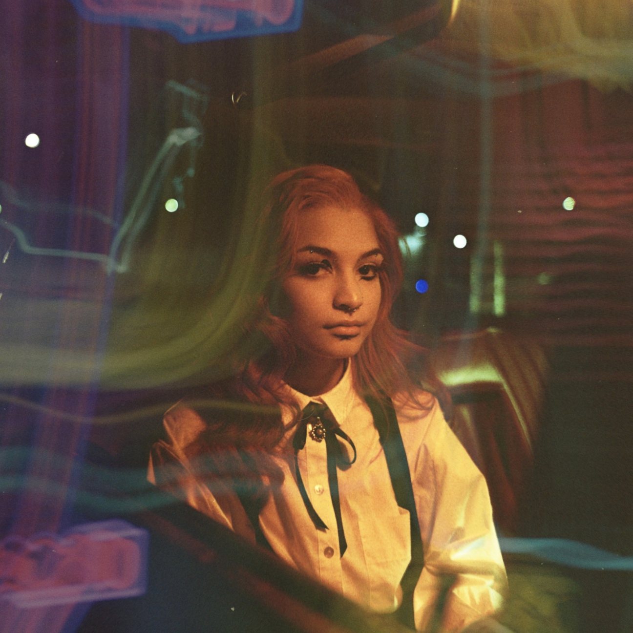 Ambar Lucid unveils her riveting retro single and accompanying visuals